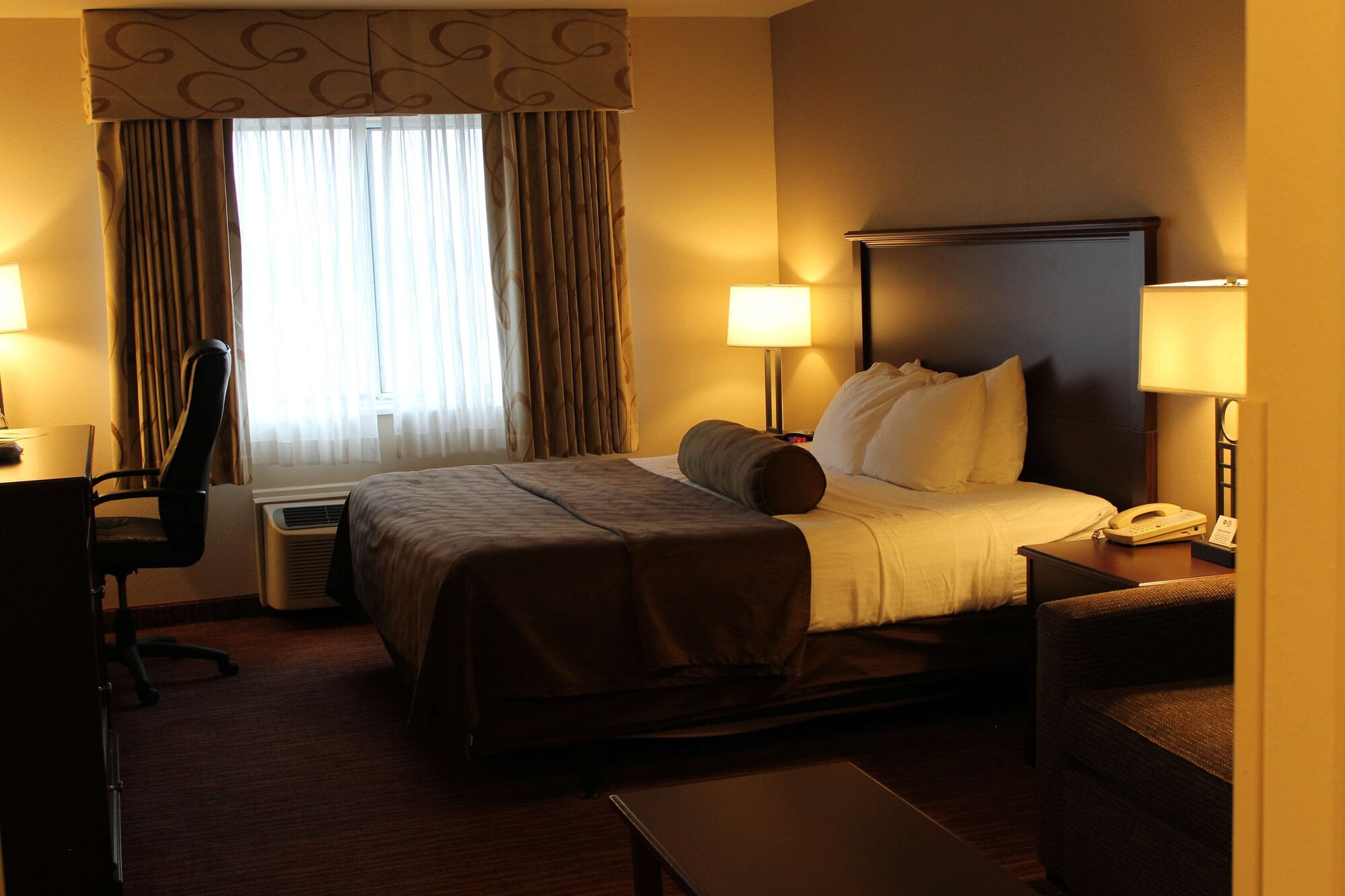 Standard, King Bed, Lake View, Sofa