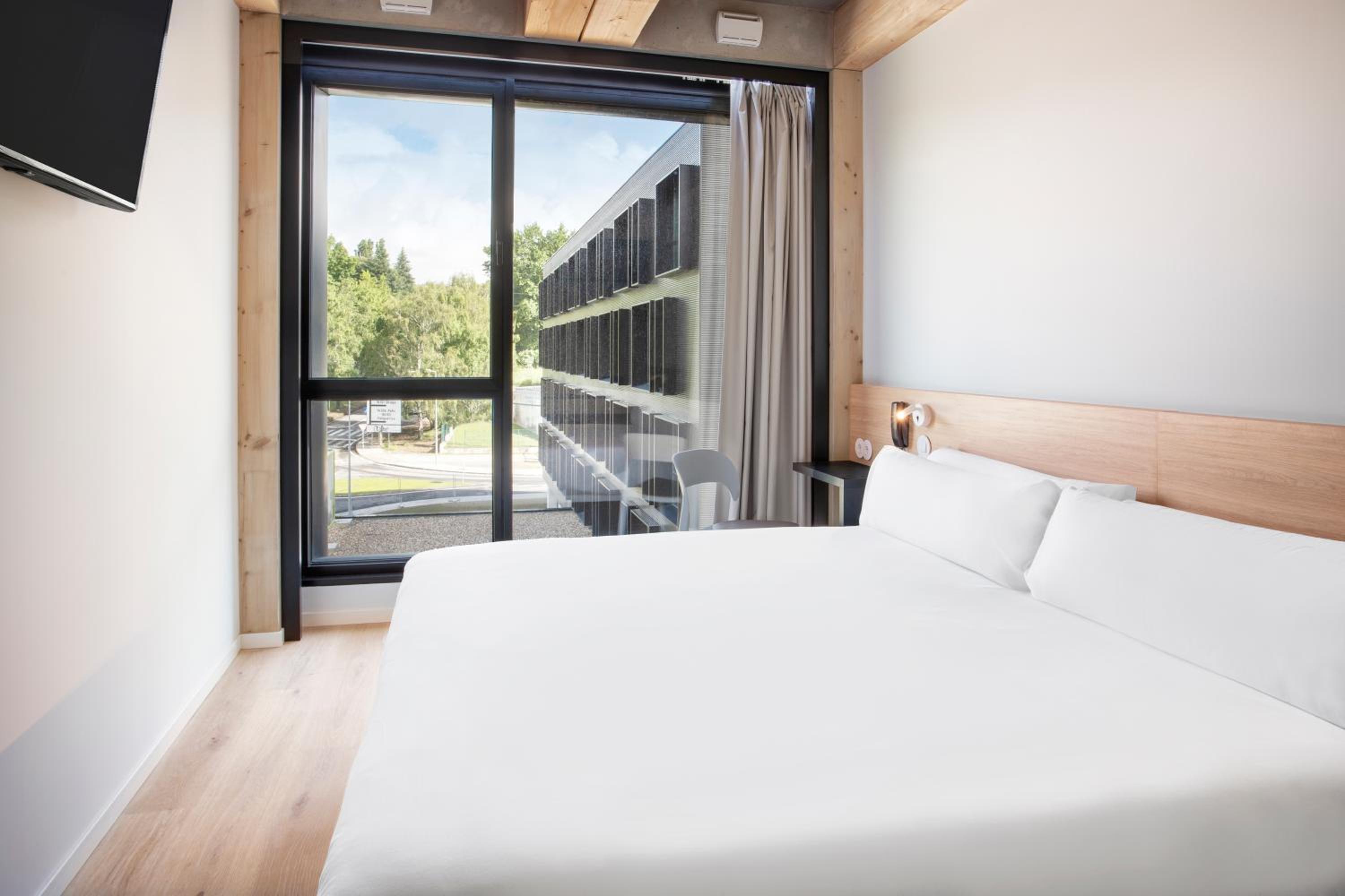Deluxe, Double Bed
