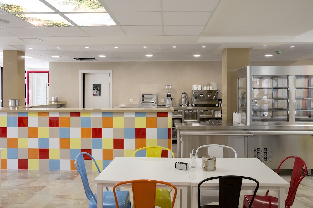 Funway Academic Resort - Adults Only 9/46