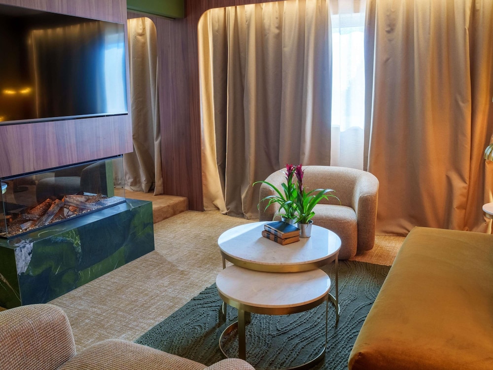 NOVOTEL AVIGNON NORD 26/48