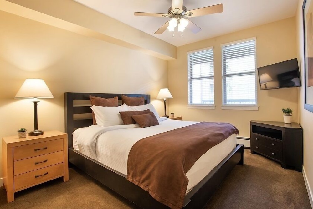 1 Bedroom, Select, King Bed, Sofa, Kitchenette