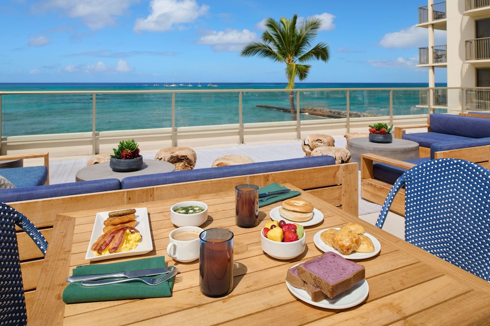 OUTRIGGER Reef Waikiki Beach Resort 70/86