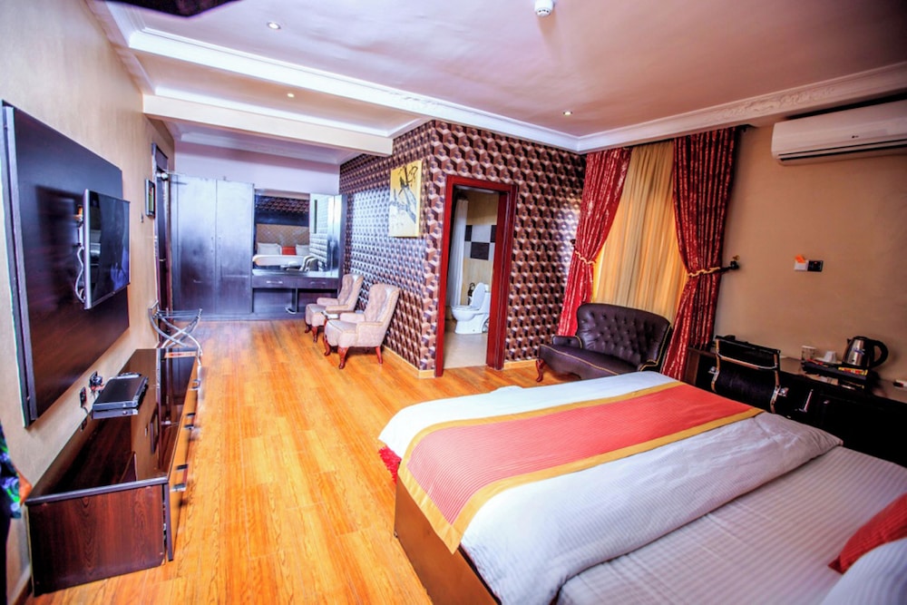 Eterno Hotels Limited 10/32