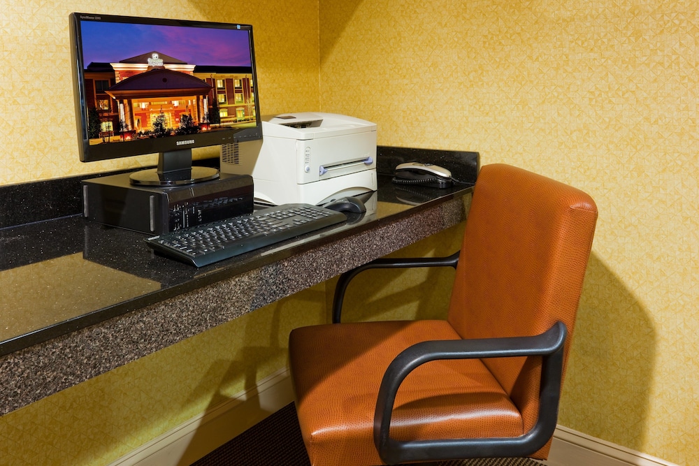 Holiday Inn Express Hotel And Suites Memphis Germantown 35/69