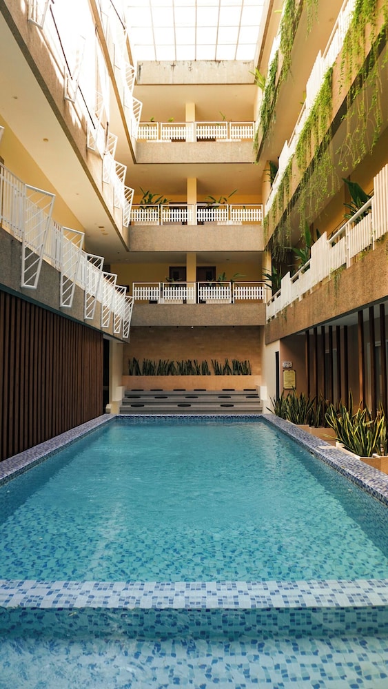 Rivavi Hotel 63/65