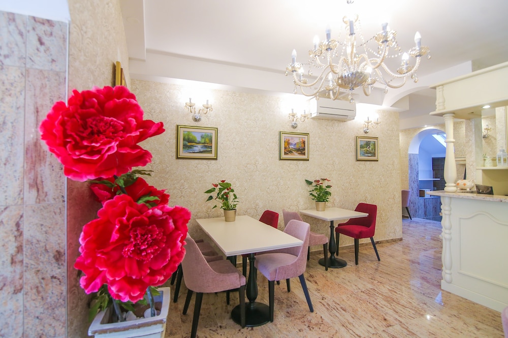 Hotel Asteria 36/63