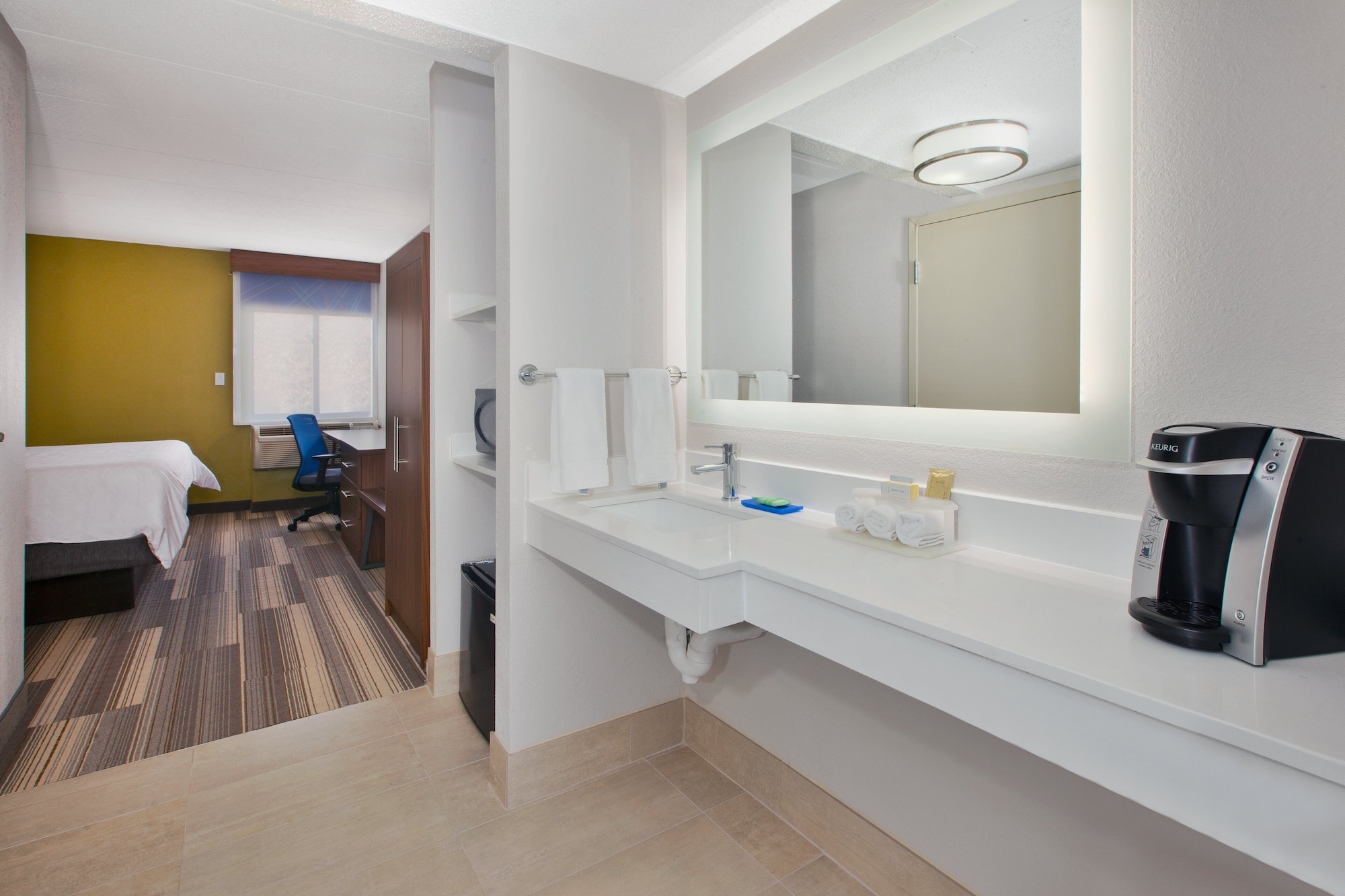 غرفة قياسية بسريرين كوين، Holiday Inn Express Fairfax - Arlington Boulevard 4/5