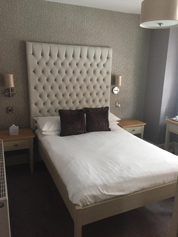 The County Hotel 12/50