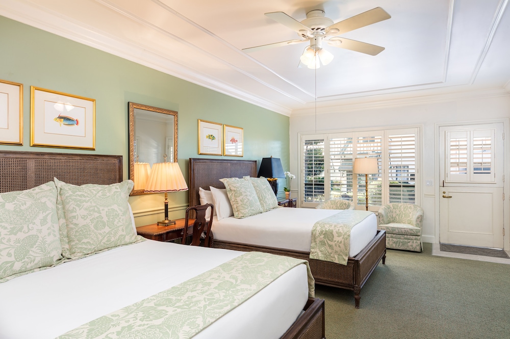 DELUXE, 2 QUEEN BEDS