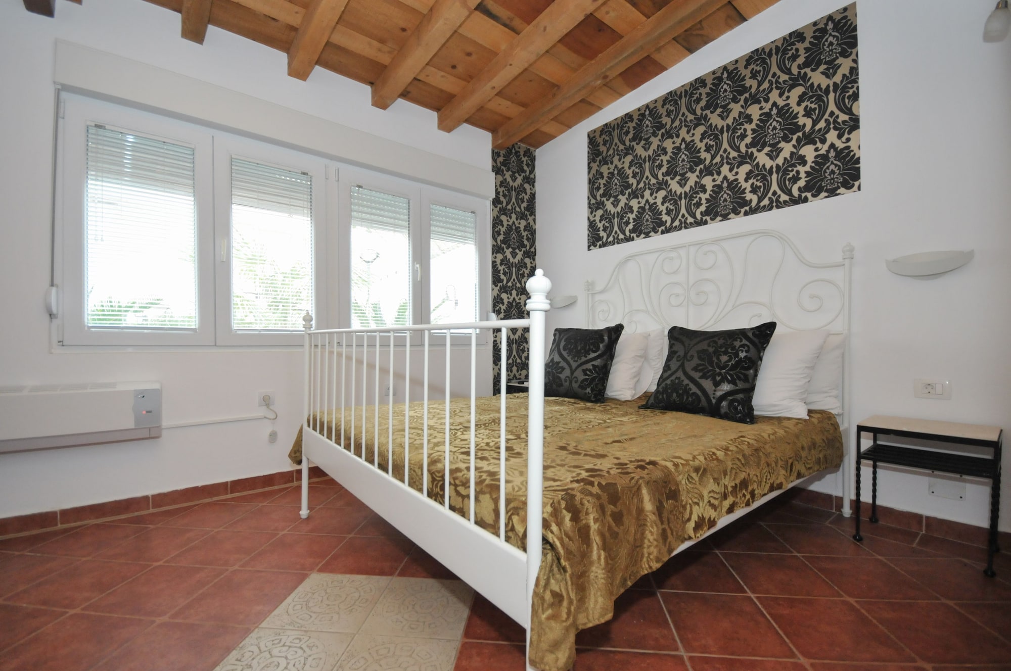ROOM, SINGLE, DOUBLE BED
