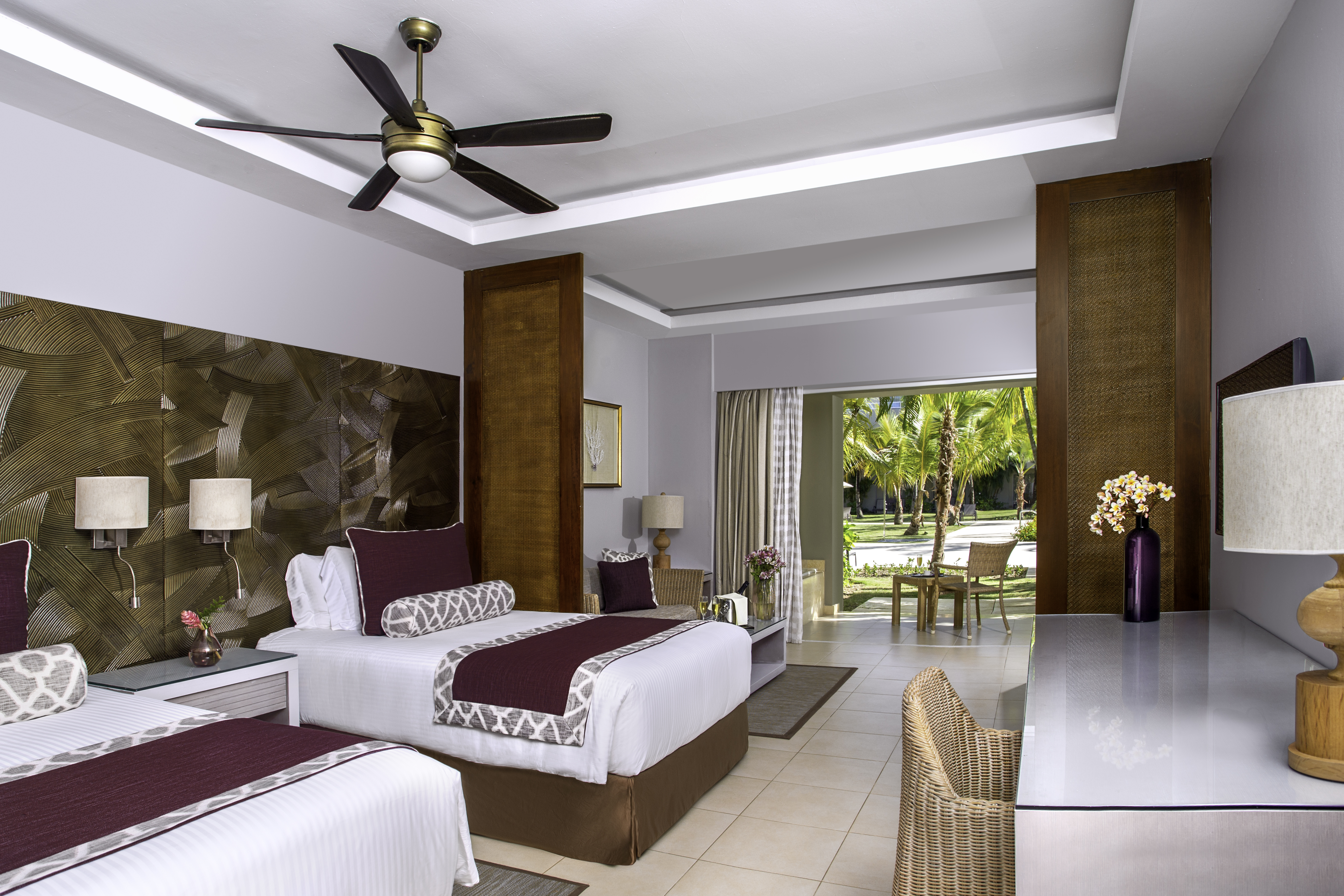 Deluxe, Queen Bed, Pool Terrace