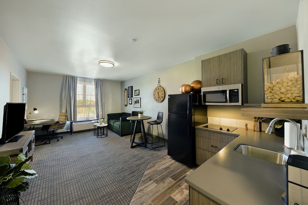 Oxford Suites Paso Robles 34/54