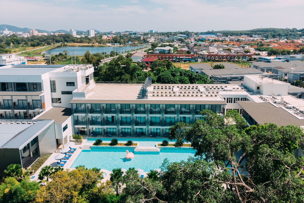 Seabed Grand Hotel Phuket in Wichit