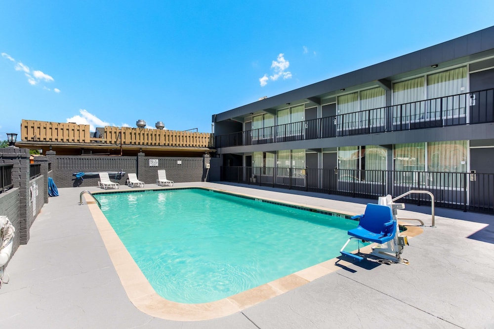 Econo Lodge Gallatin - Metro Nashville 1/43