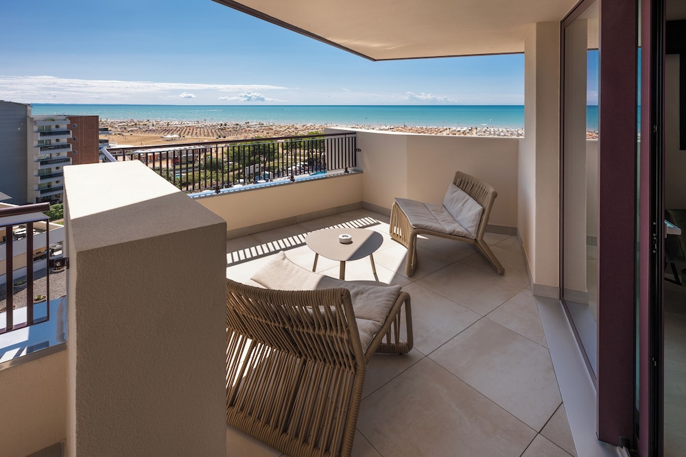 Savoy Beach Hotel & Thermal Spa 34/60