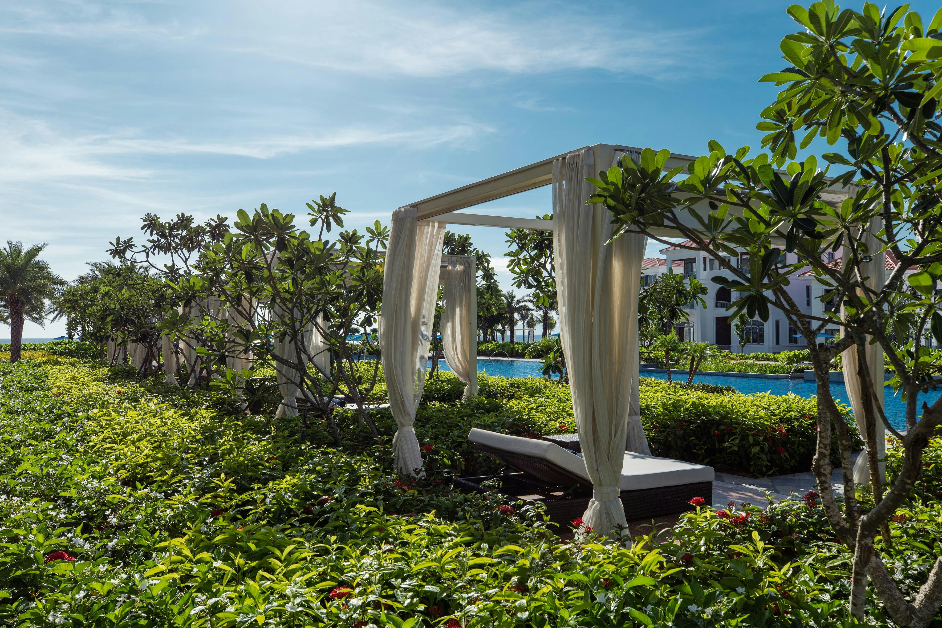 Sheraton Grand Danang Beach Resort and Spa 45/47