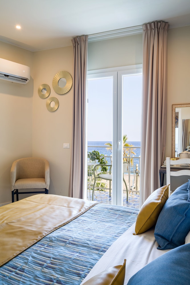 SUPERIOR, TRIPLE, SEA VIEW