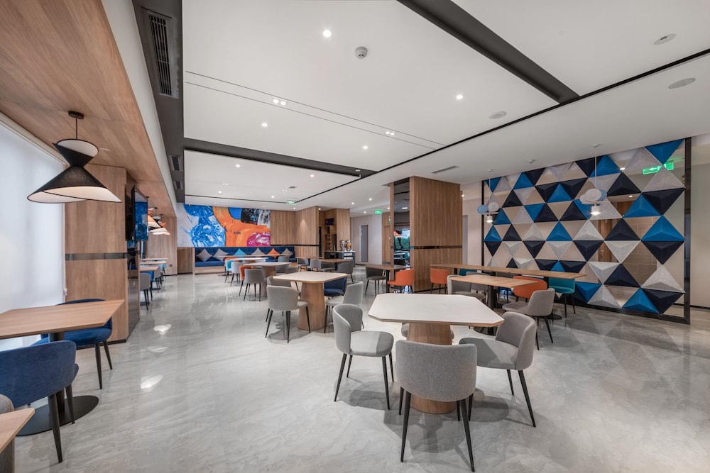 Holiday Inn Express Guiyang Jinyang Avenue 48/55