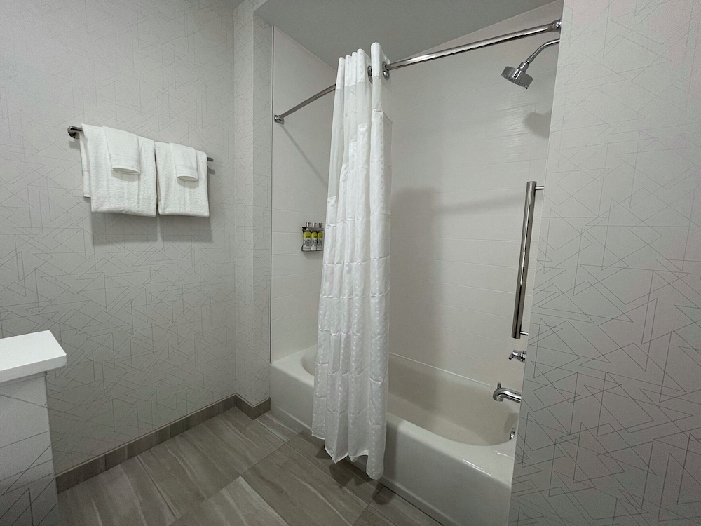Holiday Inn Express & Suites Ft. Smith Airport, an IHG Hotel 71/75