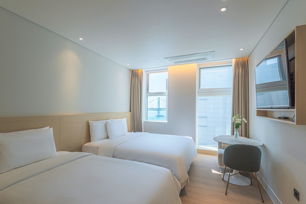 The Marine View Hotel 6/50