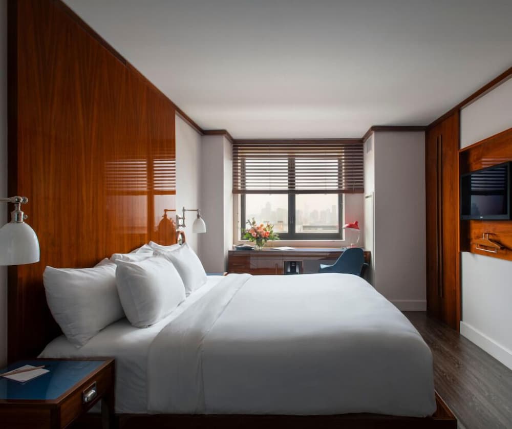 SUPERIOR, KING BED