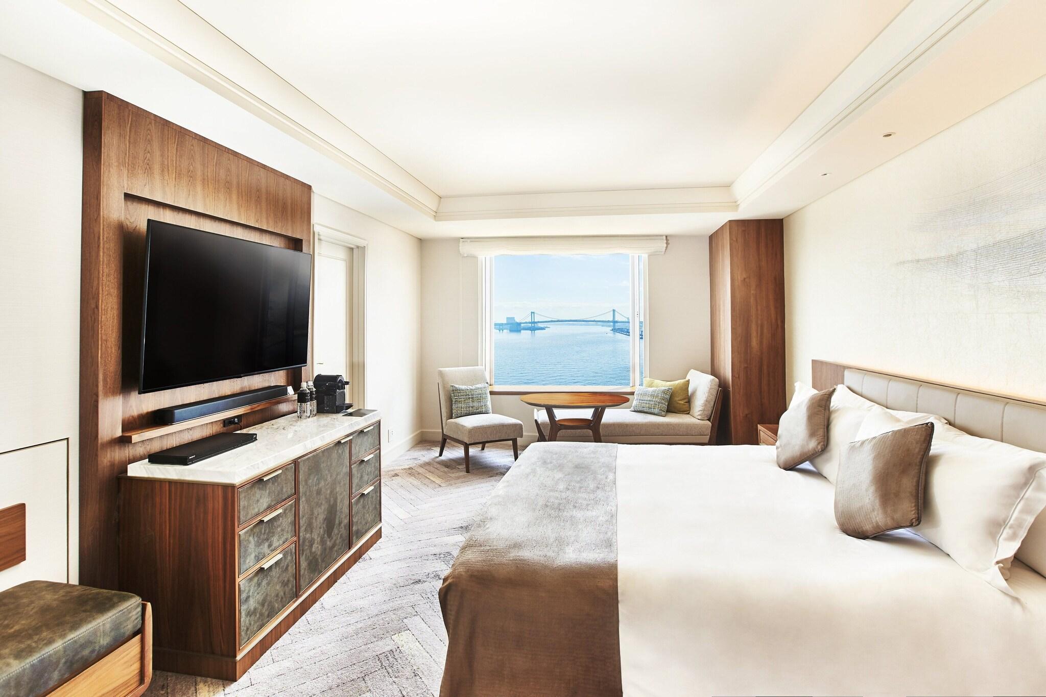 Premium, King Bed, Bay View, Middle Floor