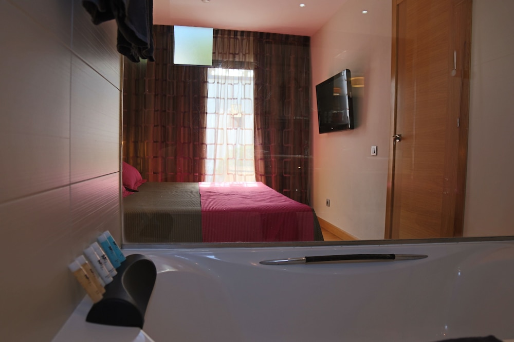 R2 Romantic Fantasia Dreams And Suites Hotel Adults Only 18/64