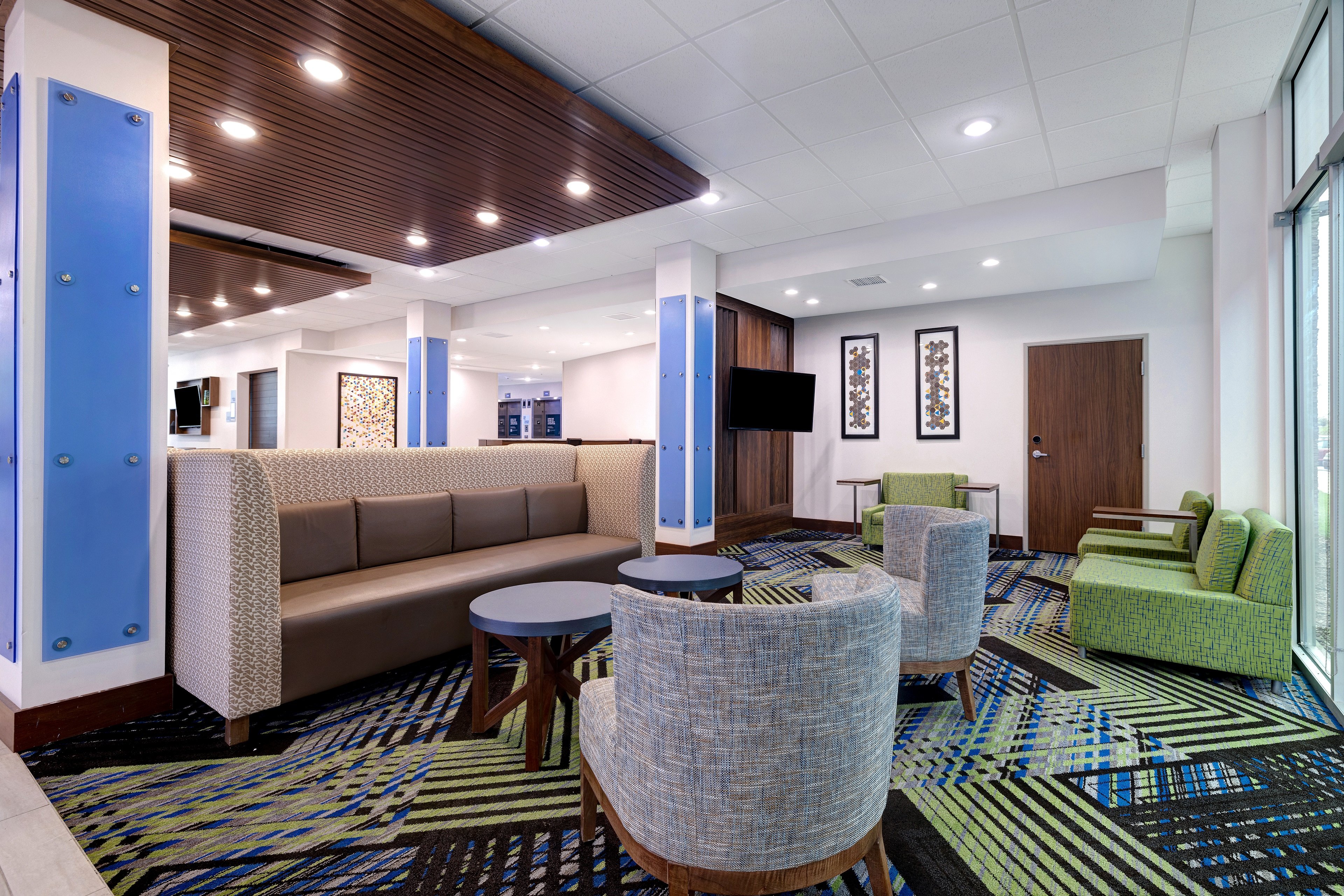 Holiday Inn Express & Suites Ann Arbor - University South 36/58