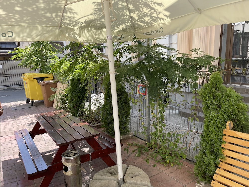 X Hostel Bucharest 28/44