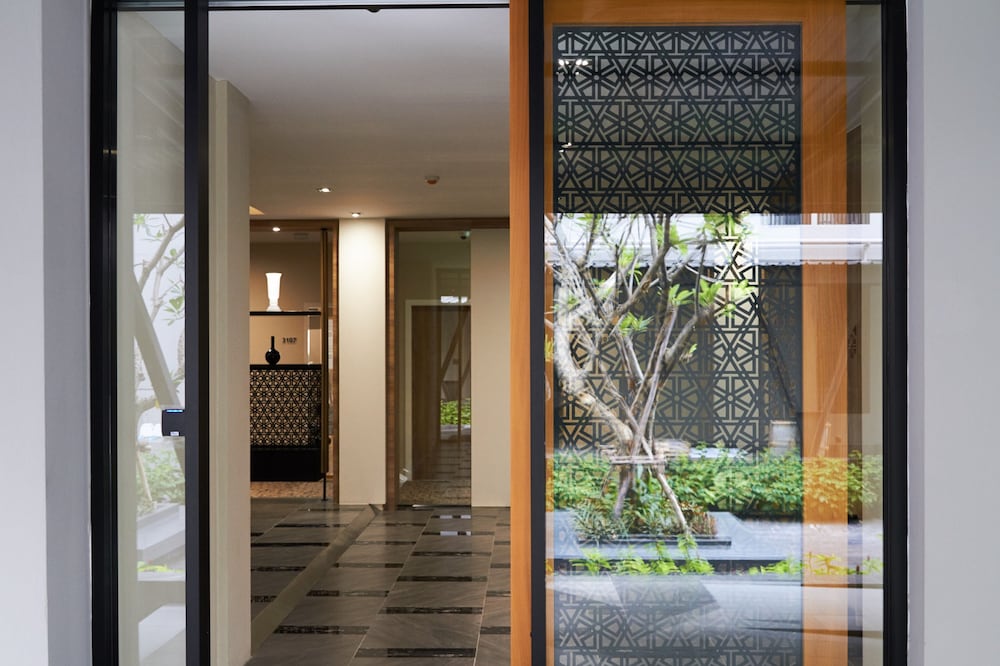 Almas Hotel Bangkok in BANGKOK