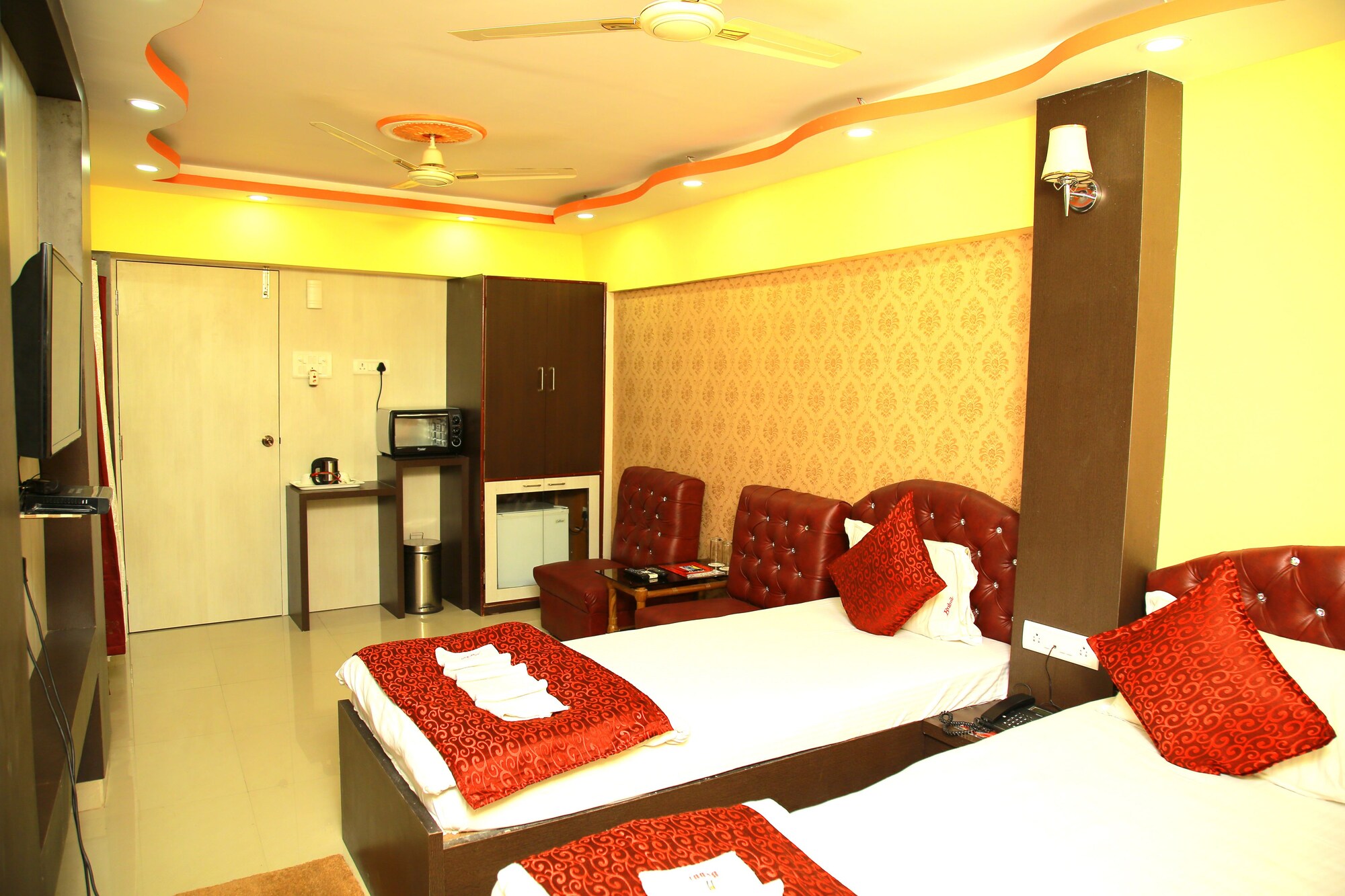 1 Bedroom, Luxury, Triple, King Bed, Smoking, Babul Hotel 6/9