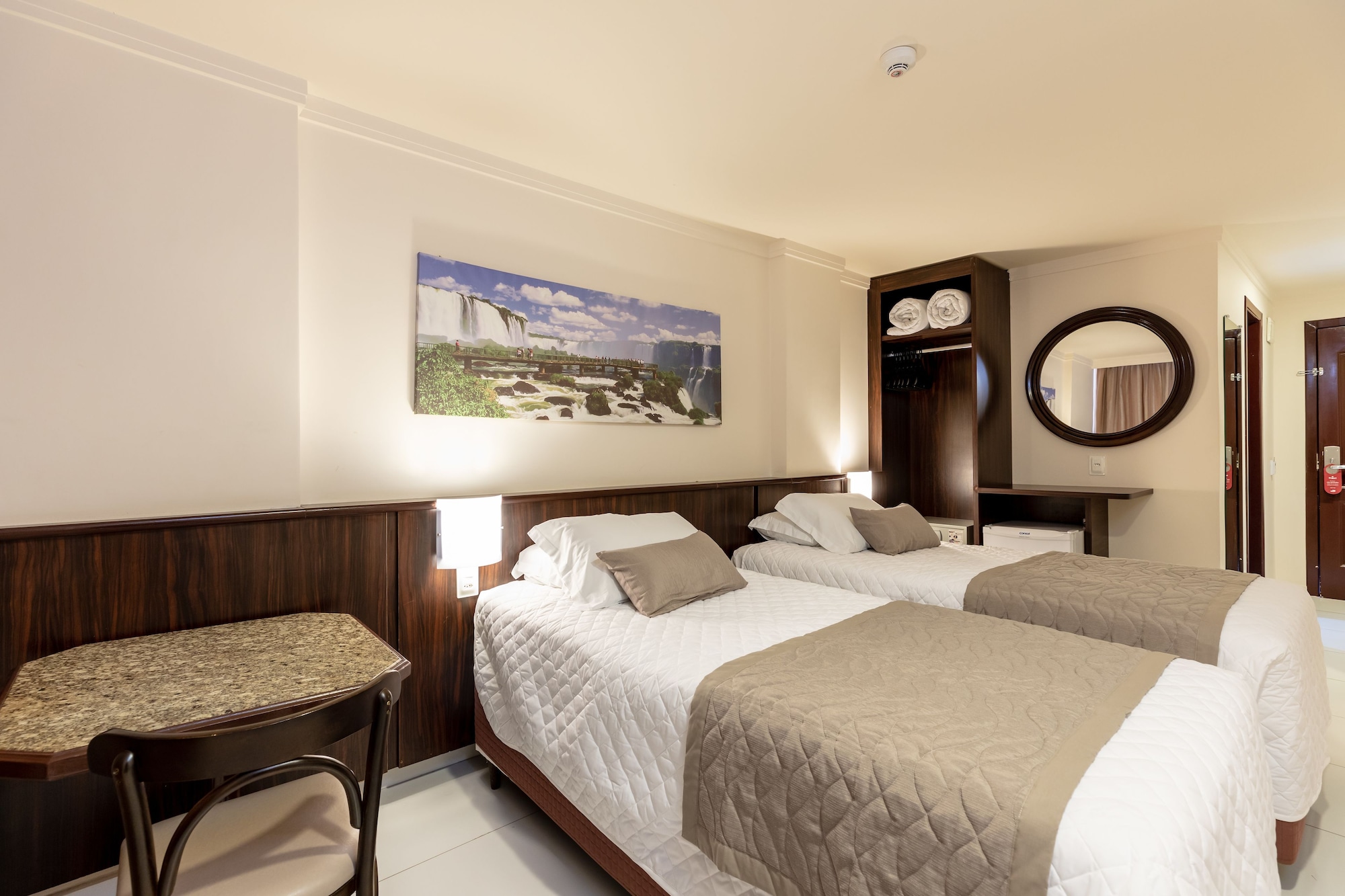 Deluxe, Twin Beds