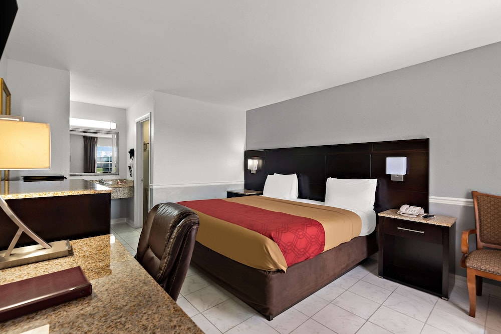 Econo Lodge Princess Anne 9/40