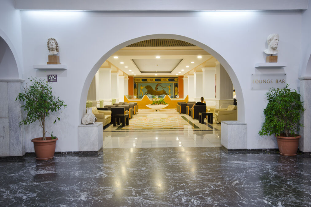 Atlantis Hotel 7/50