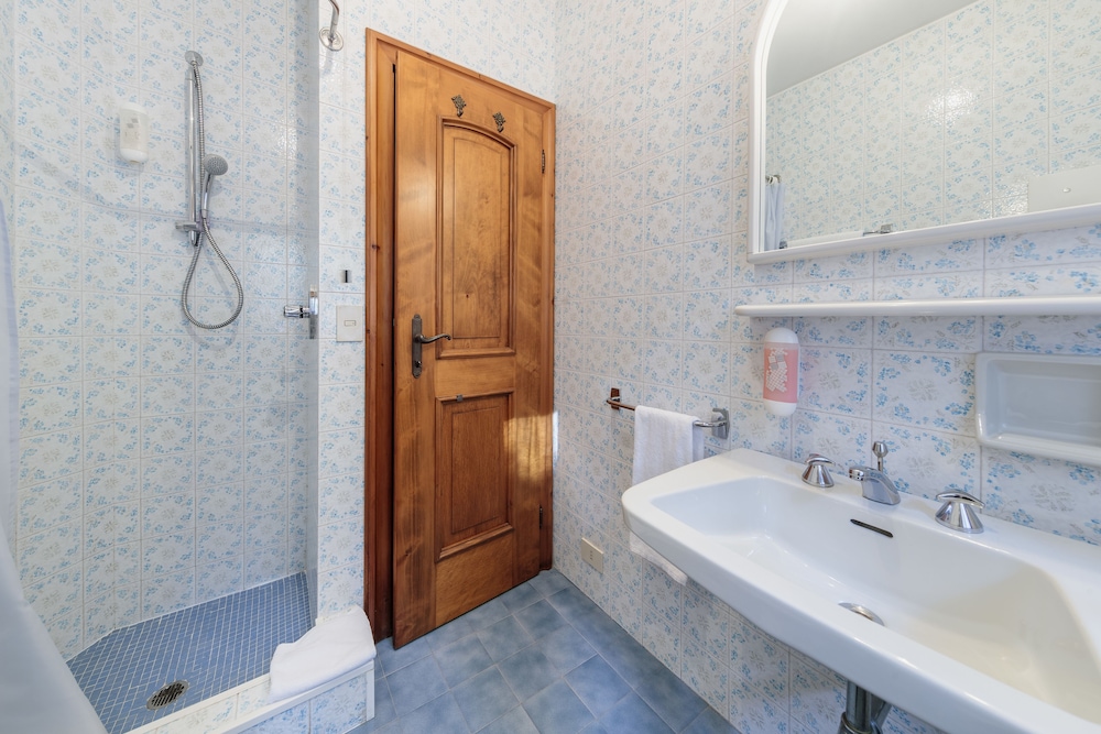 Al Larin Hotel 37/40