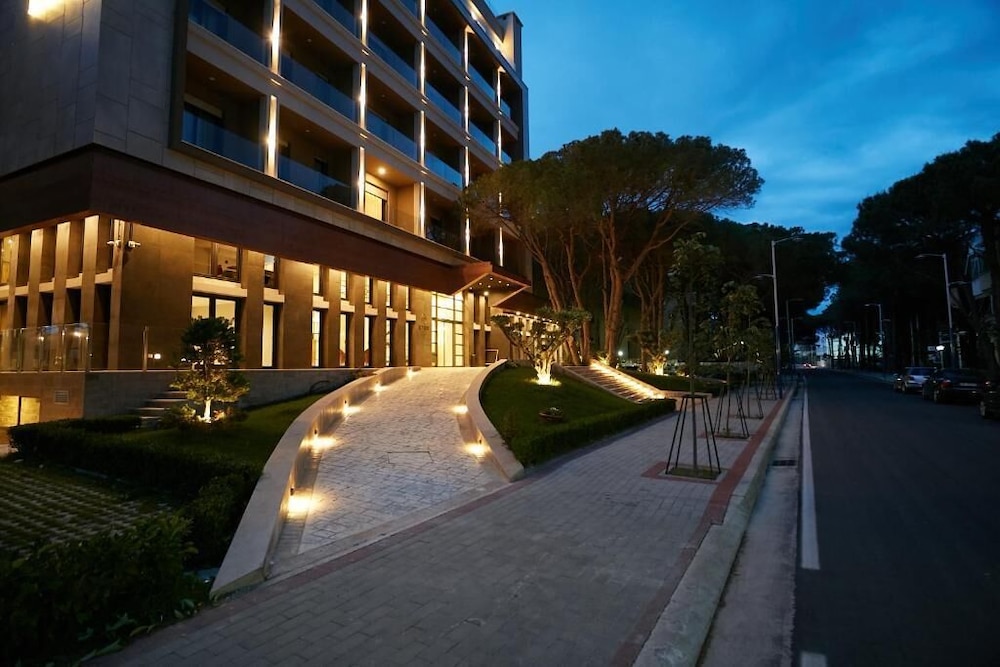 Eter Hotel in Golem
