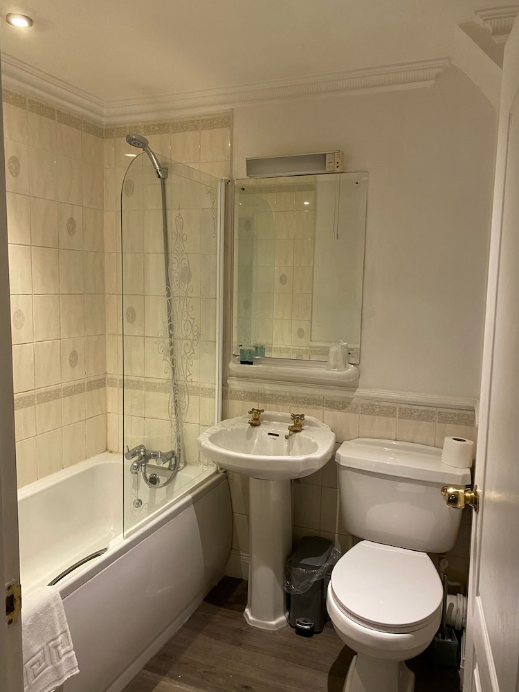 The George Hotel 26/30