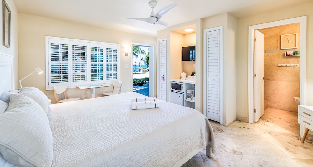 Standard, King Bed, Water Front