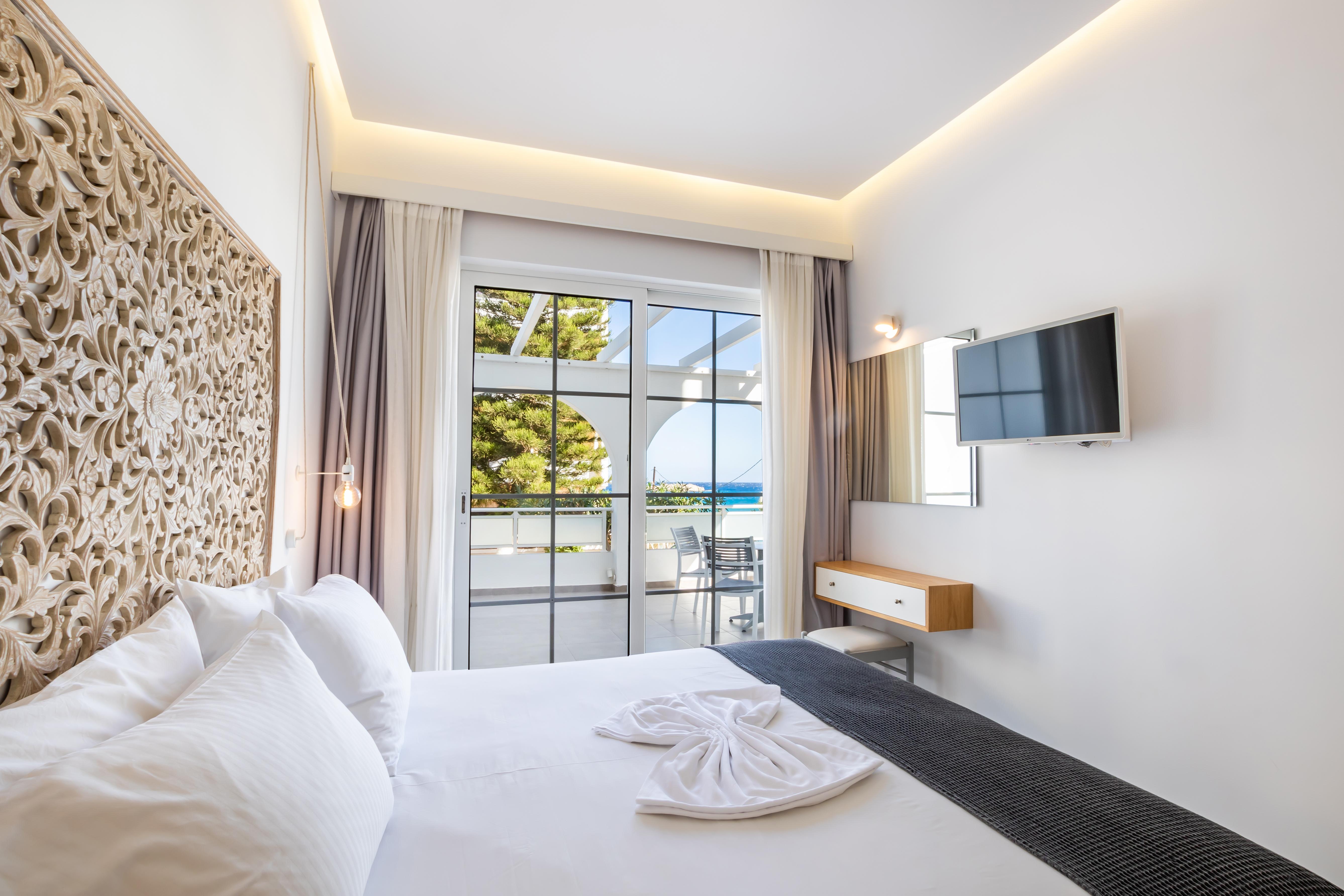 Deluxe, Suite, Double Bed, Side Sea View