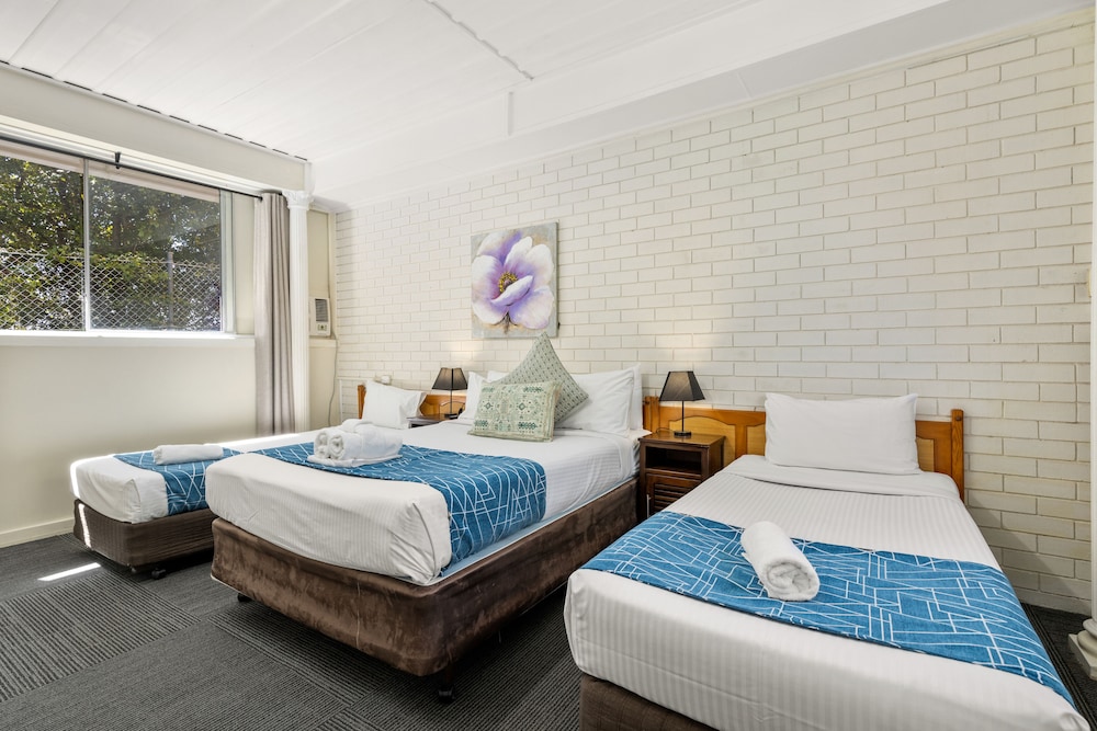 Select, Apartment, 3 Beds, 2 Queen Beds