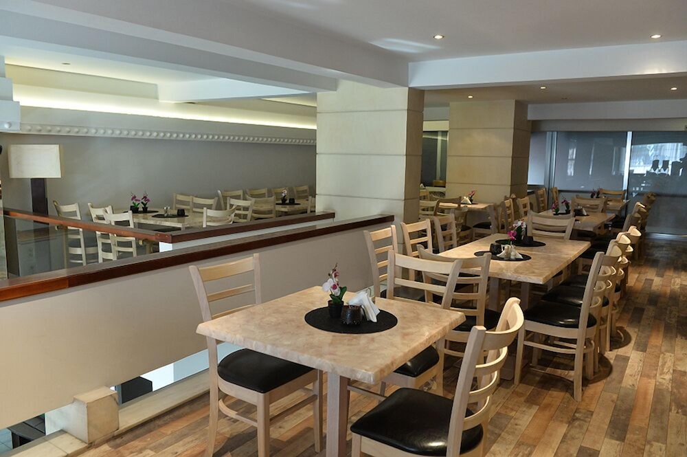 Ephira Hotel 51/56