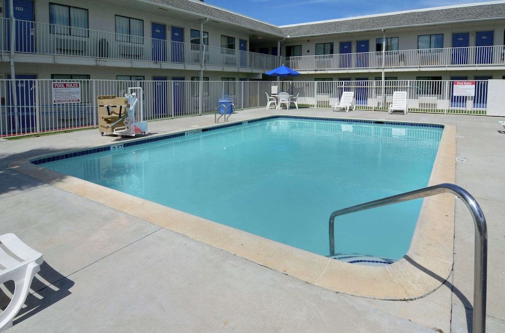 Motel6 Galveston, TX 55/59