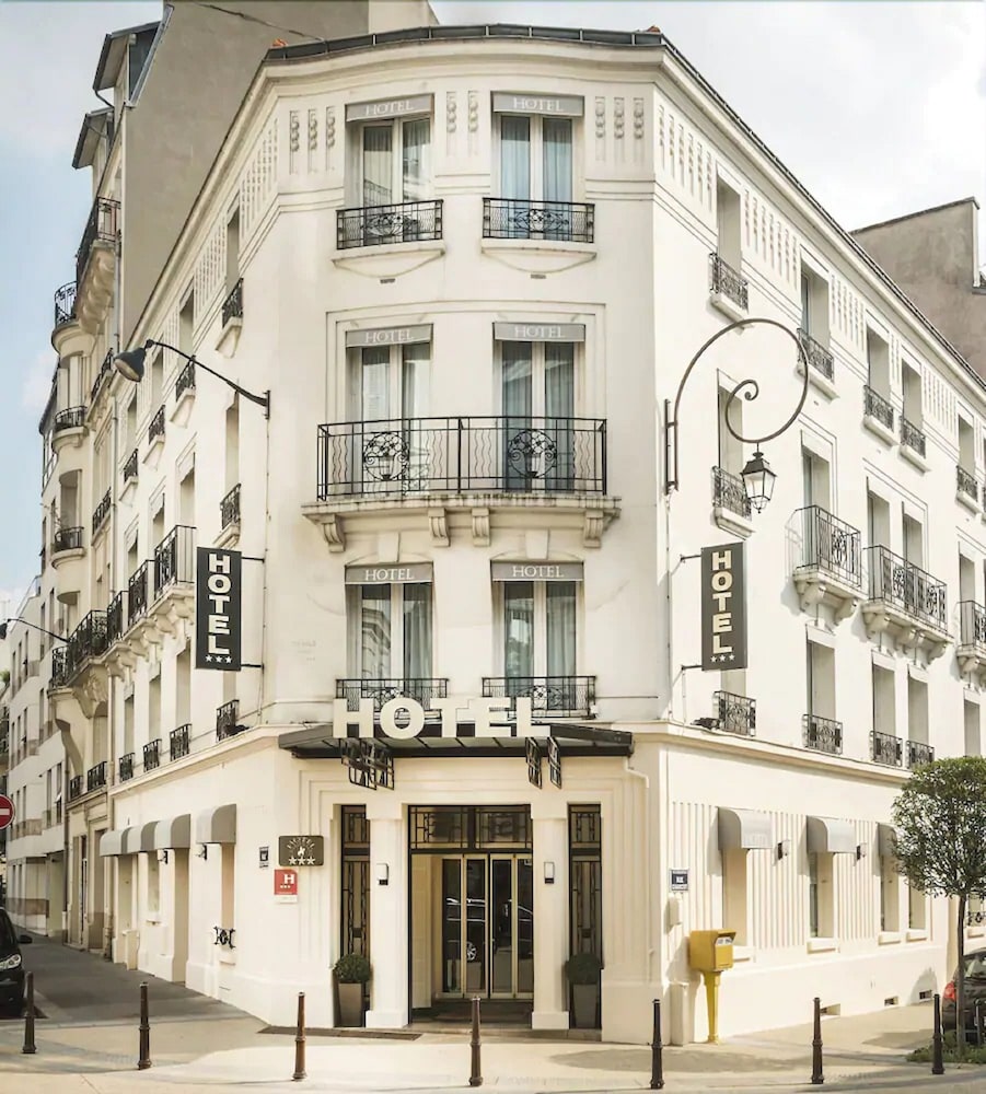 HOTEL CHARLEMAGNE 1/53