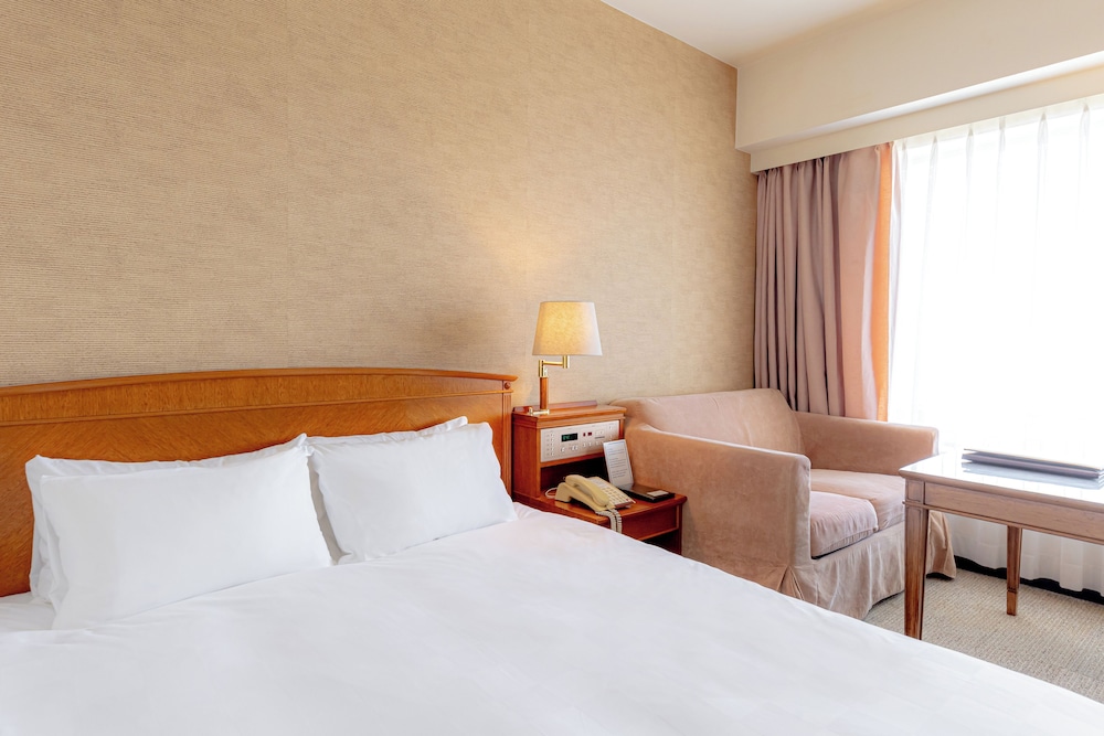ROOM, QUEEN BED
