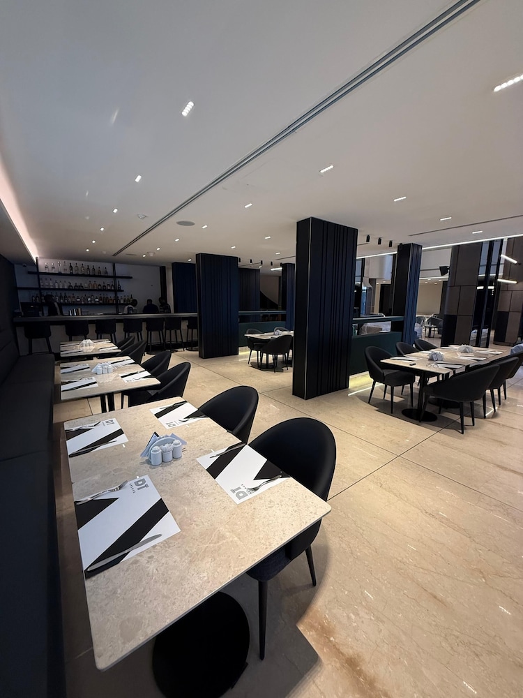 The Avenue Suites 34/46