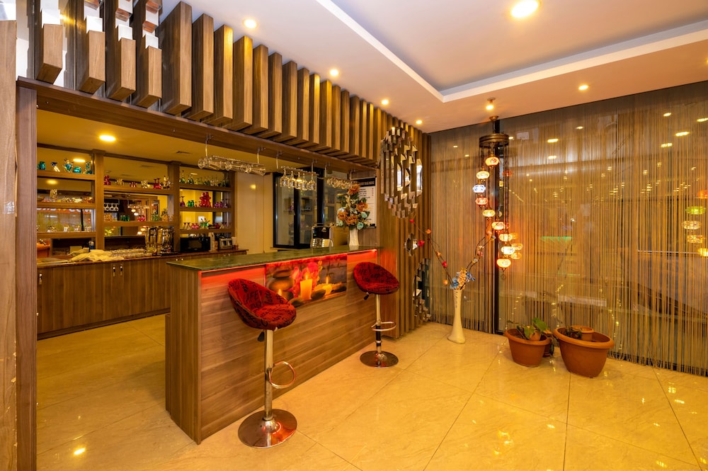 Grand Palace Hotel 7/50