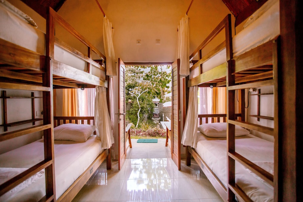 Mixed Dorm, Deluxe, 3 Bunk Beds, Pool View, Pool Side