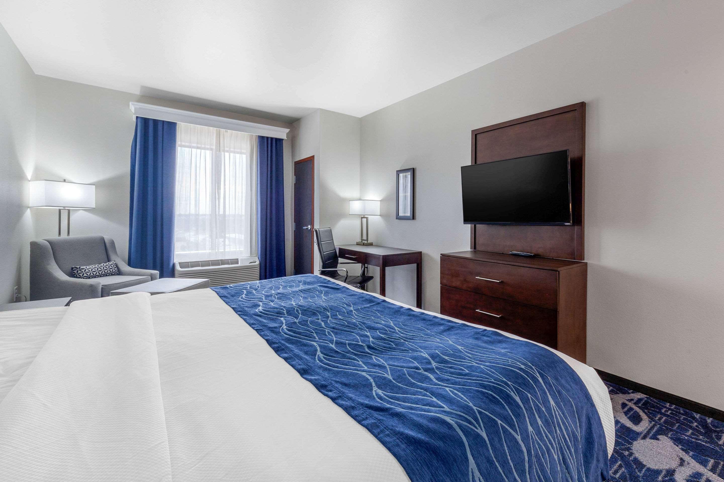 ROOM, KING BED