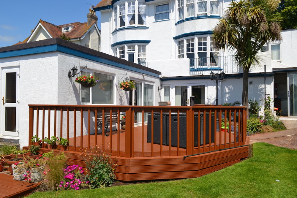 The Sandpiper Guest House 2/50