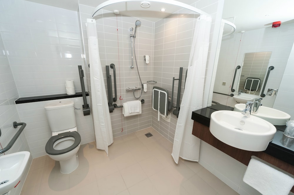 Holiday Inn Express Aberdeen Airport 21/72